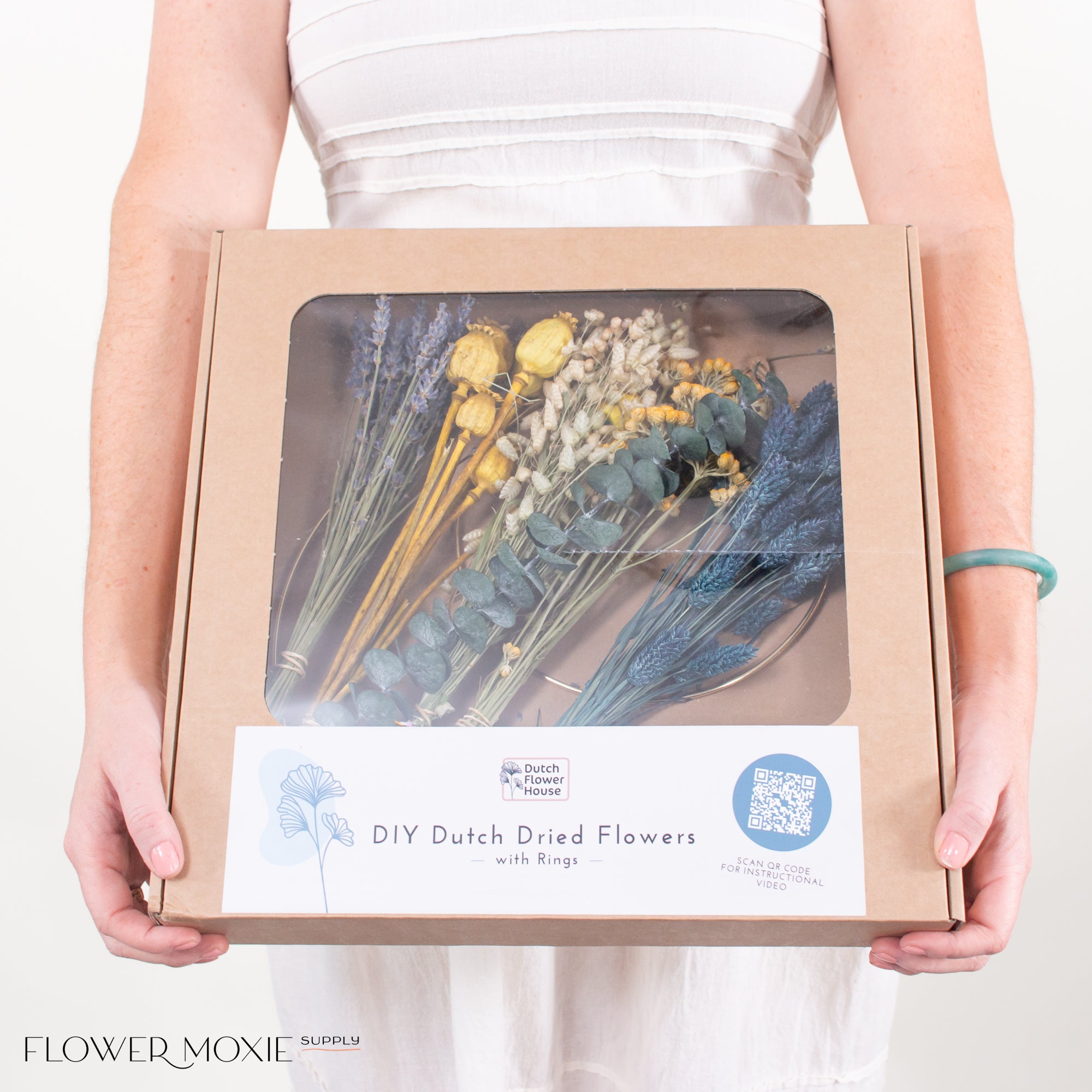 DIY Box with Blue Dried Flowers and Rings