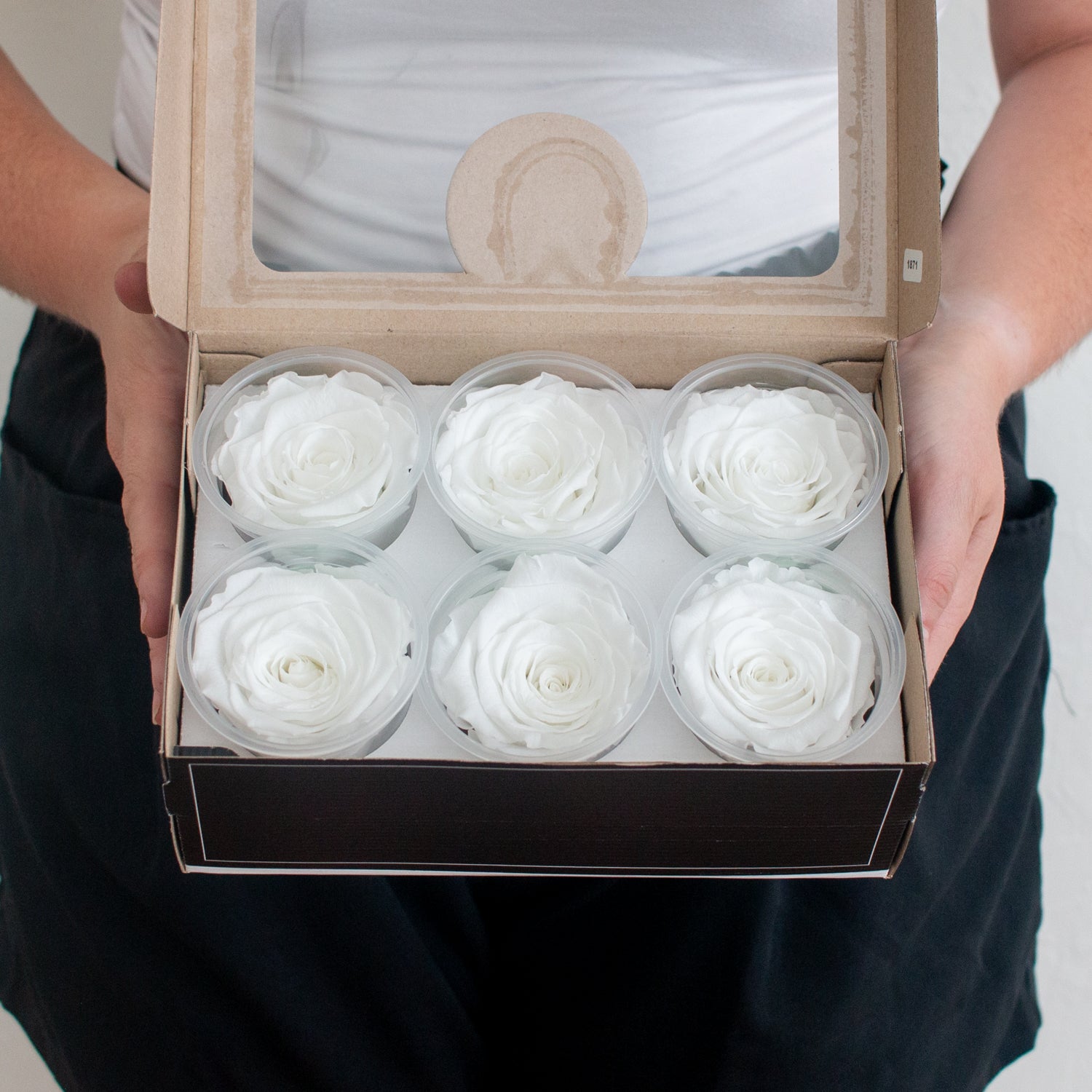 ROSE GALLERY プリザーブドローズ　ホワイト Preserved Roses in True White | Flower Moxie | DIY Wedding