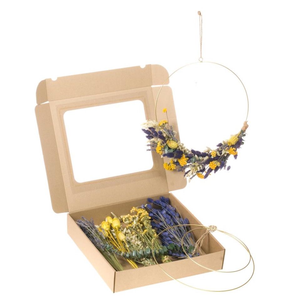 DIY Box with Blue Dried Flowers and Rings